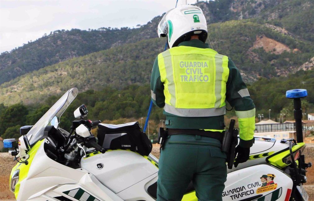 Granada.- Sucesos.- Interceptan una furgoneta cargada con casi cien plantas de marihuana tras darse a la fuga