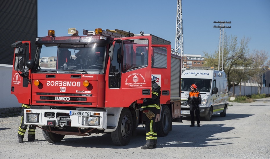 Efectivos de Bomberos y ambulancia