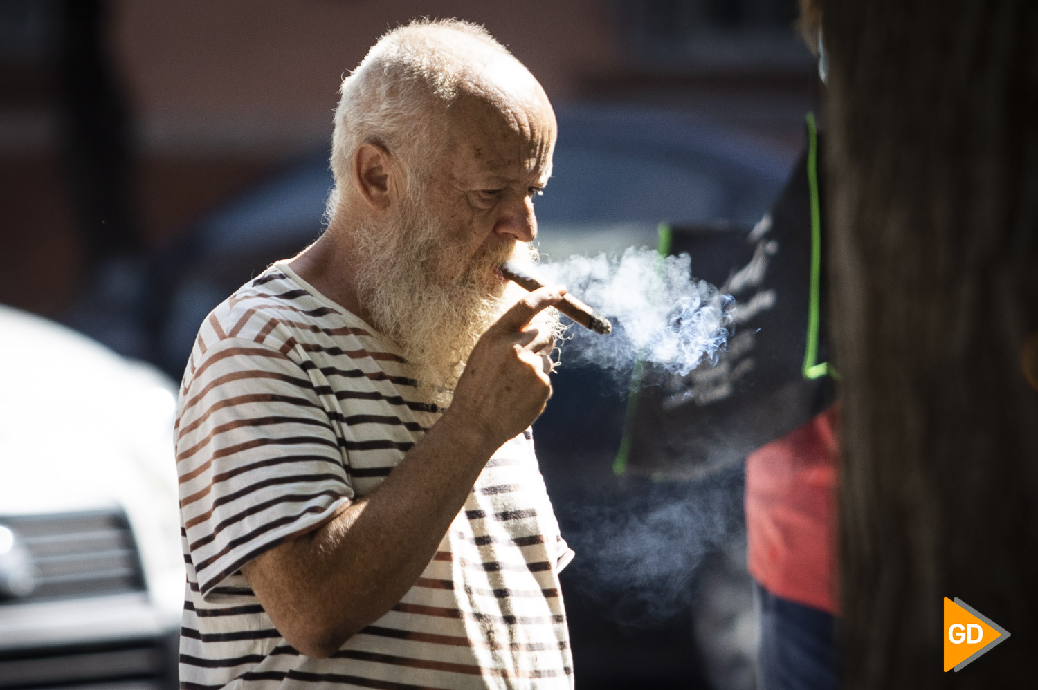 Ciudadania en Granada fumar tabaco puro
