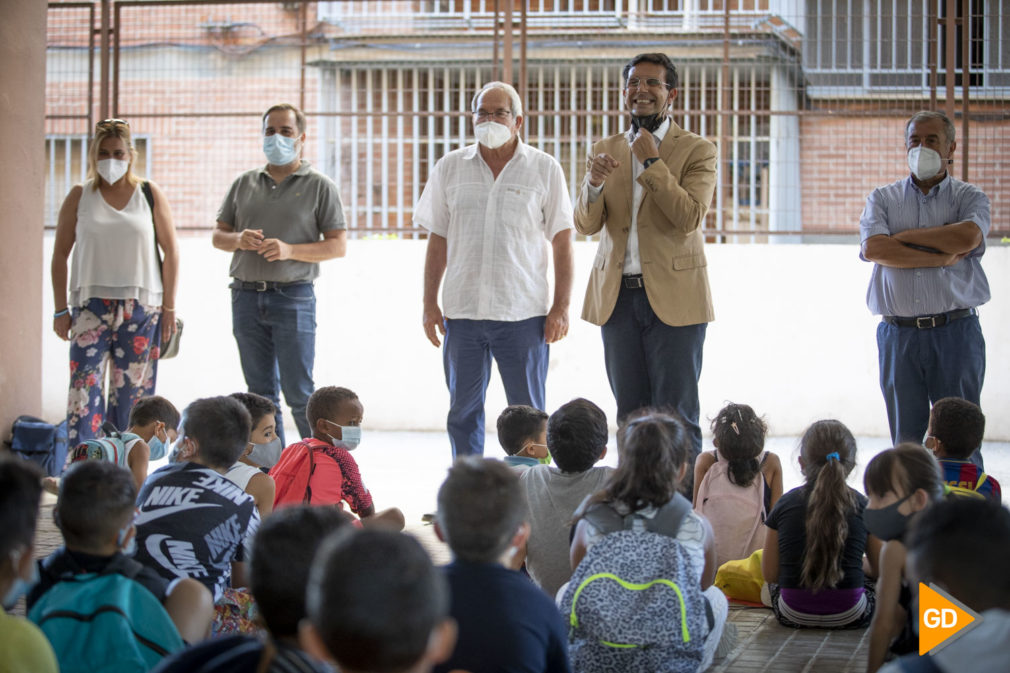 Visita de Paco Cuenca al colegio Juan Ramon Jimenez de Granada