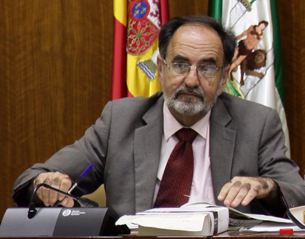 Fallece el ex letrado del Parlamento andaluz Plácido Fernández-Viagas a los 69 años