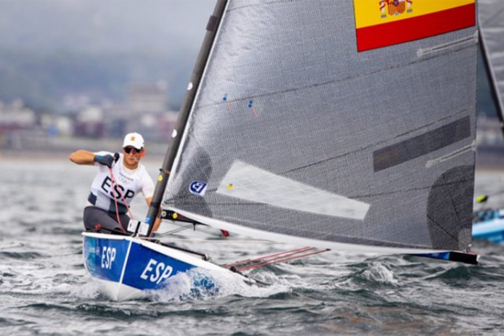 El regatista español Joan Cardona en los Juegos Olímpicos de Tokio - SAILINGSHOTS-RFEV