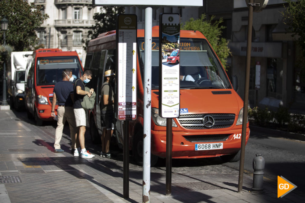 Presentación de los nuevos carteles de la paradas de autobuses que van a la Alhambra y Albaicin