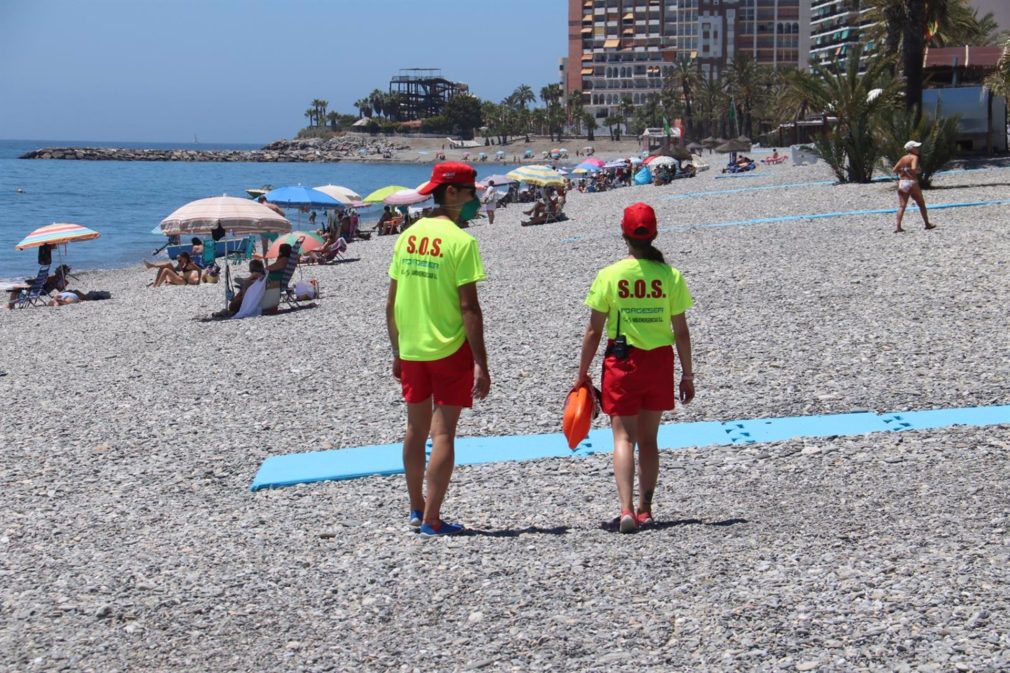 Granada.- Sucesos.- Rescatados tres bañistas en Almuñécar a causa del "temporal" y las "imprudencias"