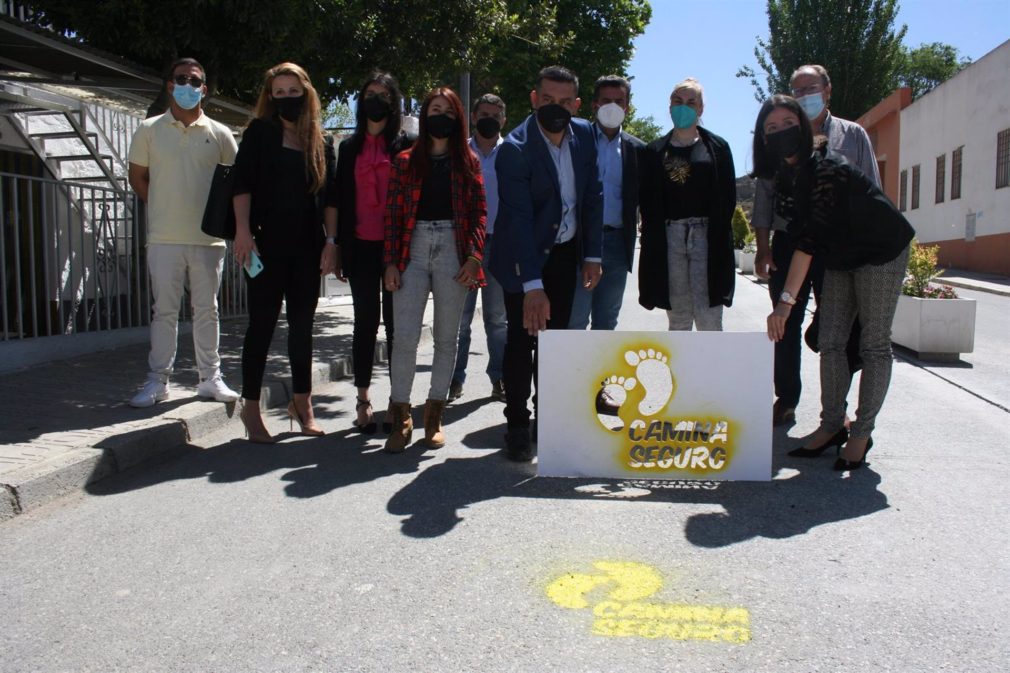 Granada.- Niños de la provincia pintan calzadas y aprenden a manejar la bicicleta para crear caminos escolares seguros