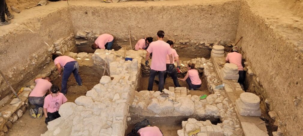 Granada.- Descubren los restos de un nuevo patio columnado en la Villa Romana de Salar