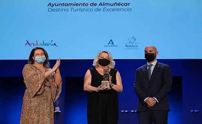 ALCALDESA DE ALMUÑECAR RECIBE EL PREMIO DE EXCELENCIA TURISTICA OTORGADO POR LA CONSEJERÍA DE TURISMO DEL LA JUNTA ANDALUCIA 21