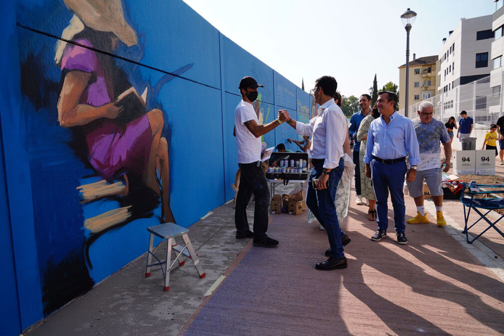 Cuenca, el Niño de las Pinturas y vecinos hoy en la galeria de arte urbano de La Chana