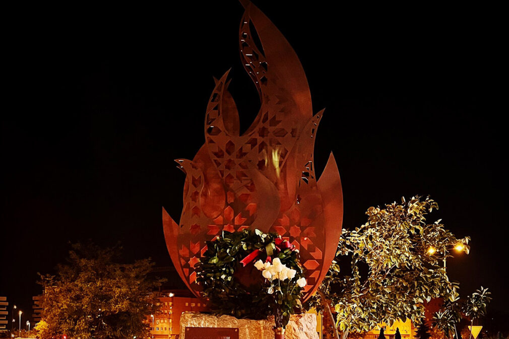 escultura homenaje bomberos de Granada Foto PCivilGranada