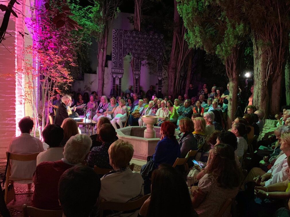 Granada.- Vuelve este martes el ciclo 'Poesía en el jardín' con una lectura con Juan Cobos Wilkins