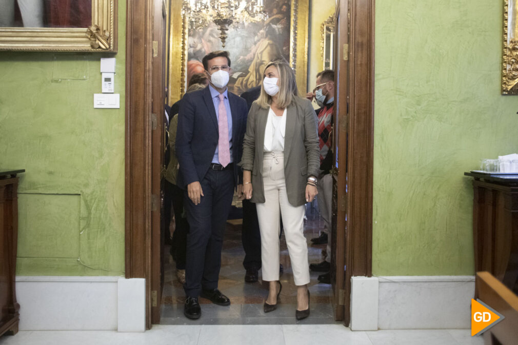 La consejera de Fomento, Infraestructuras y Ordenación del Territorio, Marifrán Carazo se reúne con el alcalde de Granada