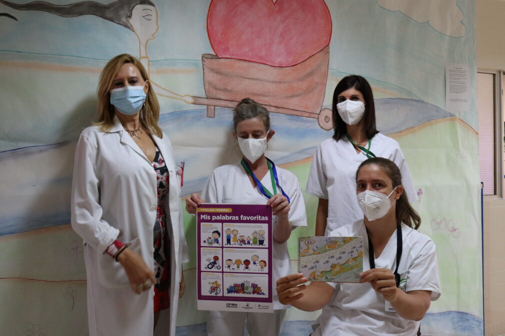 La jefa de servicio, Inmaculada García, a la izquierda, junto a parte del equipo de Medicina Física y Rehabilitación