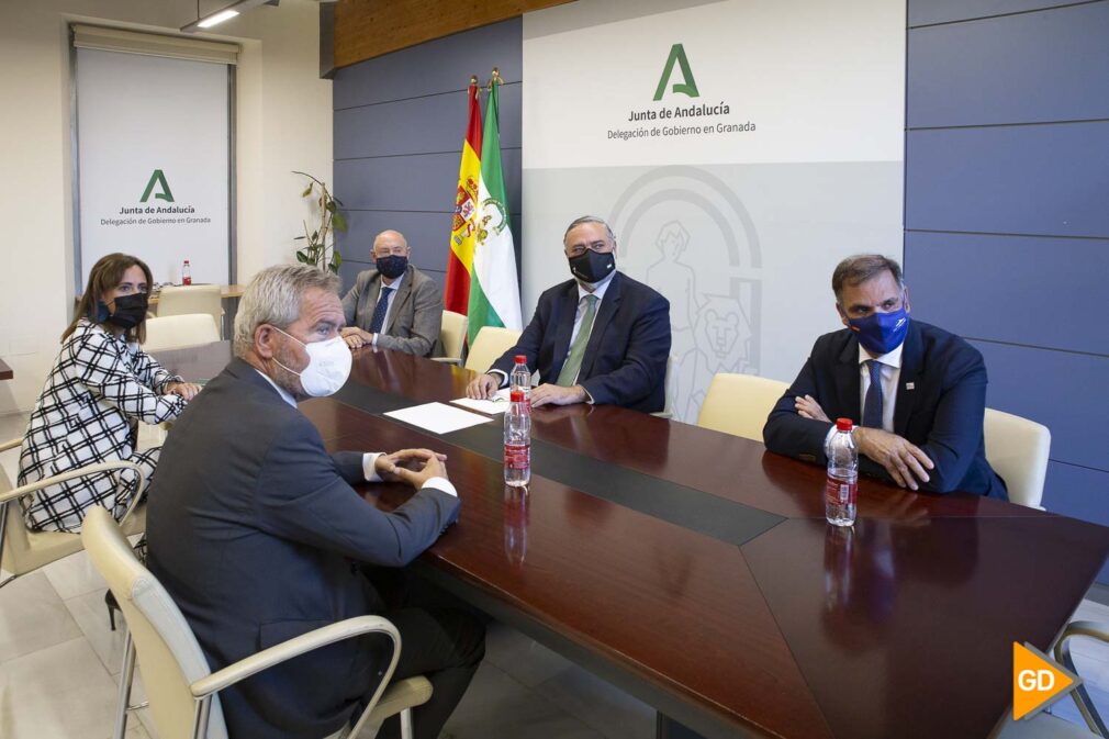 Reunion Hosteleria y turismo en la Junta para atraer cruceros Carlos Gijón