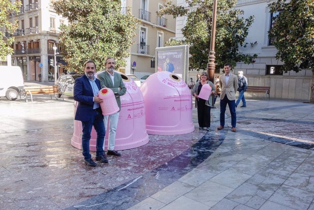 El Ayuntamiento de Granada y Ecovidrio impulsan 'Recicla Vidrio por Ellas' por el Día Mundial del Cáncer de Mama