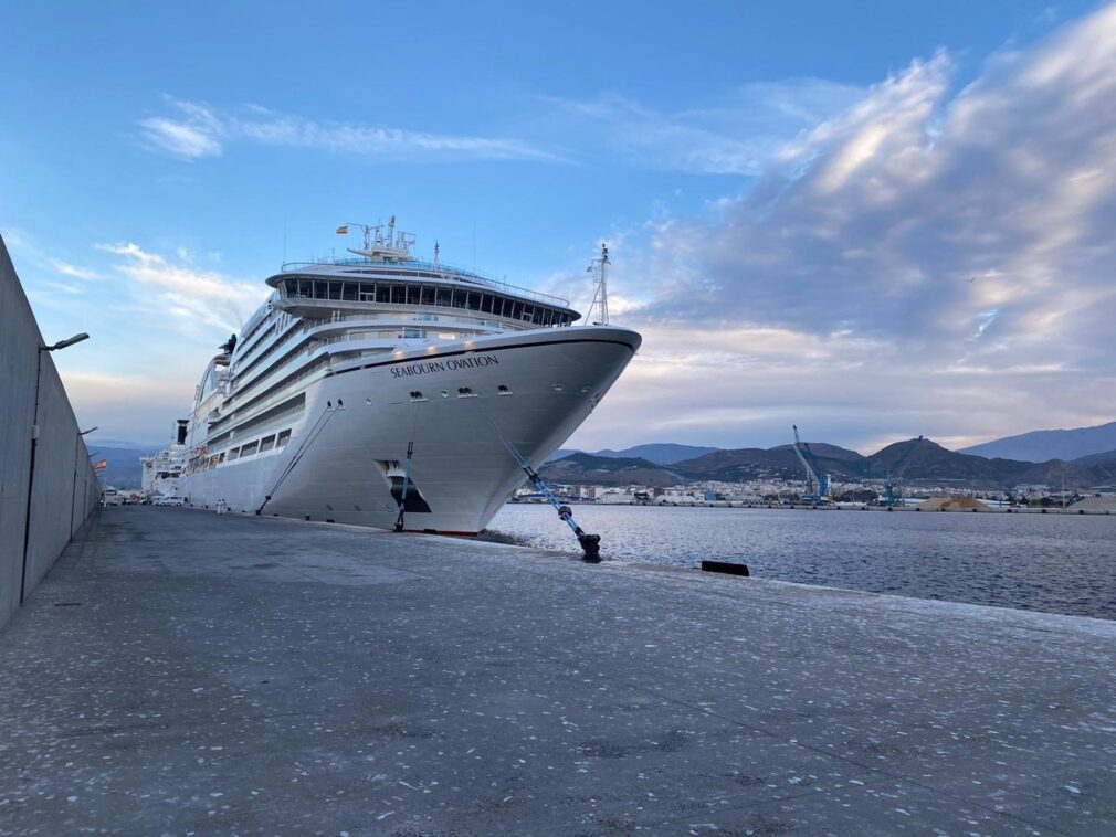 Granada.- Puertos.- Turismo.- El crucero de ultra lujo 'Seabourn Ovation' llega al puerto de Motril