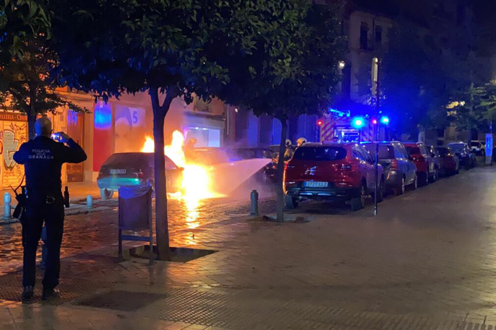 incendio coche calle san jeronimo 2