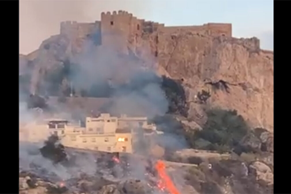 incendio zona castillo salobreña Foto vídeo @Sr_Z_z