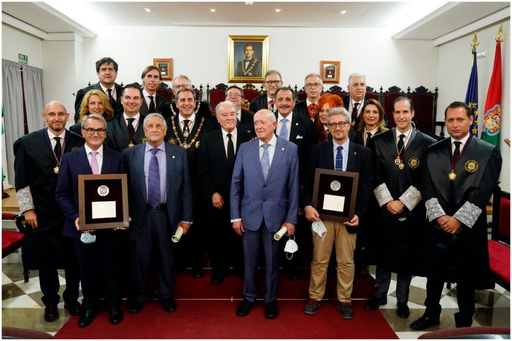 botones de oro y plata-abogados-colegio de abogados de granada