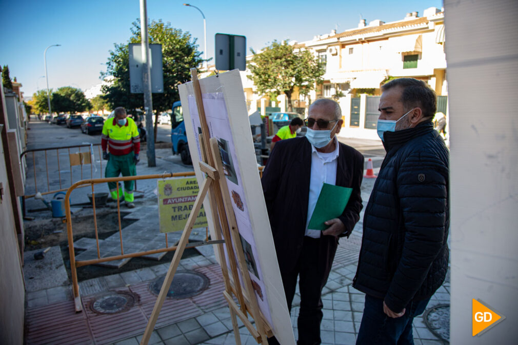 FOTOS El concejal de Mantenimiento de Granada, Jacobo Calvo, presenta las actuaciones que se están llevando a cabo en varios puntos de la ciudad para la mejora de la accesibilidad - Javi Gea (1)