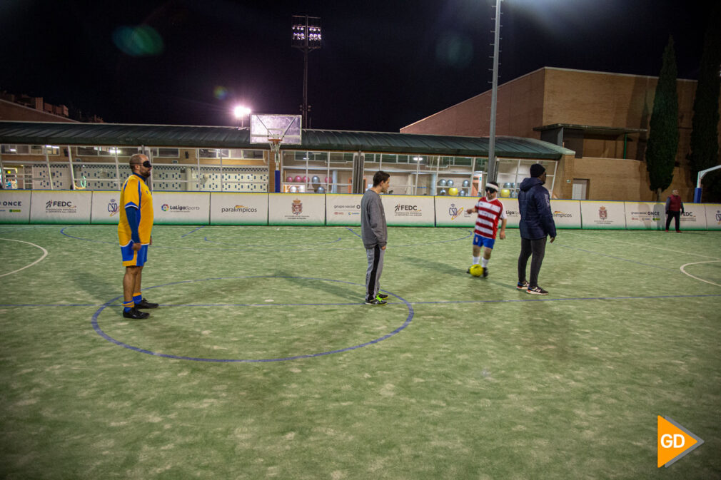FOTOS Los jugadores y el entrenador del equipo ONCE Granada B1 explican como de desarrolla el fútbol para ciegos y su importancia social (3)
