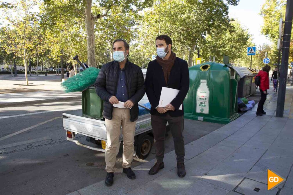 Recogida de basura fuera de contenedores Carlos Gijón_-2