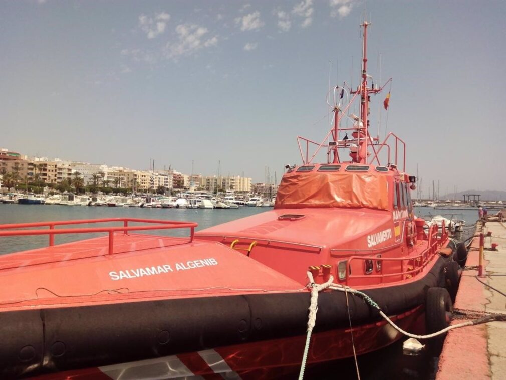 Granada.- Sucesos.- Salvamento Marítimo traslada a Motril a 24 rescatados en una patera en aguas de Alborán