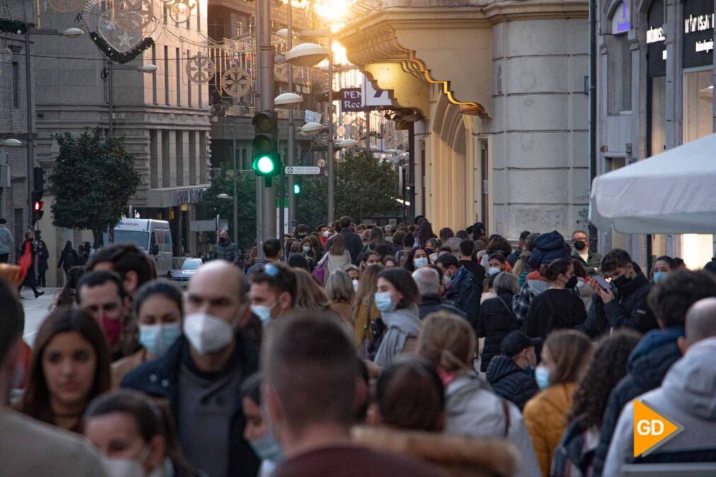 CIUDADANIA FINAL DE AÑO 2021 GRANADA COVID MASCARILLAS AGLOMERACION DISTANCIA - Dani B-11