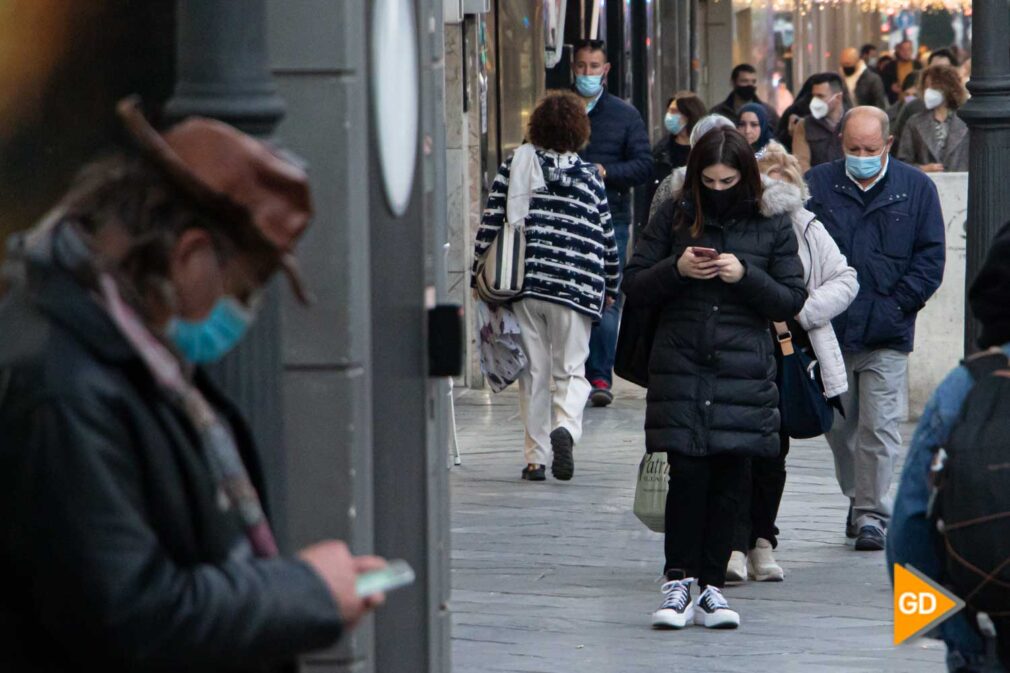 CIUDADANIA FINAL DE AÑO 2021 GRANADA COVID MASCARILLAS AGLOMERACION DISTANCIA - Dani B-20