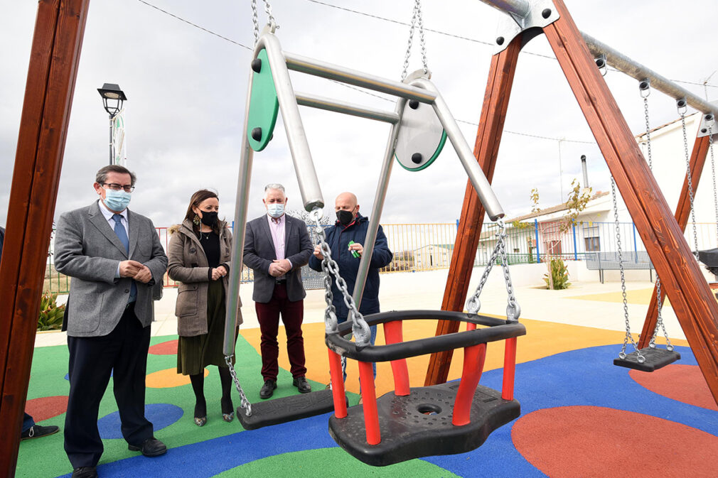 Cuevas del campo nuevo parque infantil