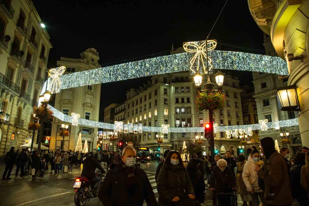 FOTOS Granada celebra la llegada oficial de la Navidad con el encendido del alumbrado desde la Plaza del Carmen-12