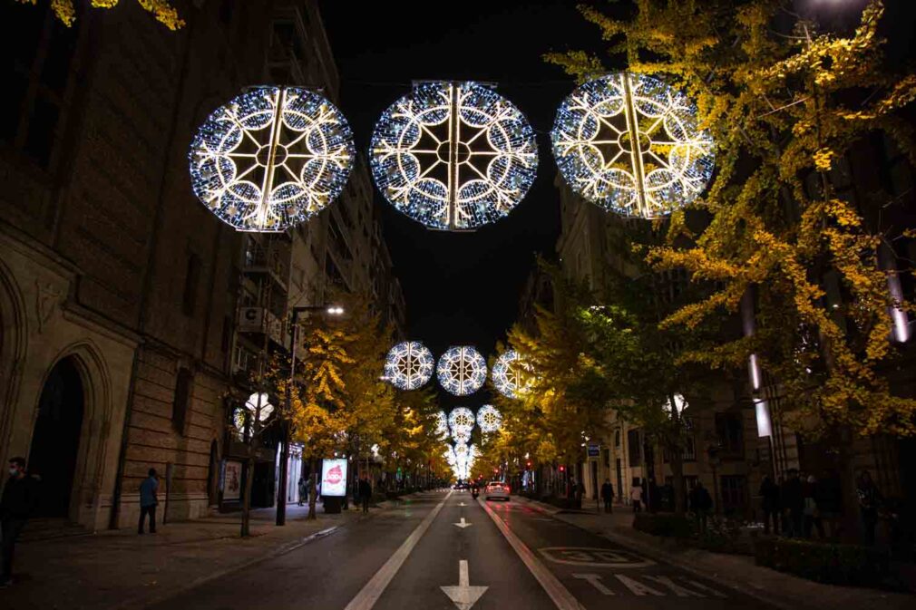 FOTOS Granada celebra la llegada oficial de la Navidad con el encendido del alumbrado desde la Plaza del Carmen-13