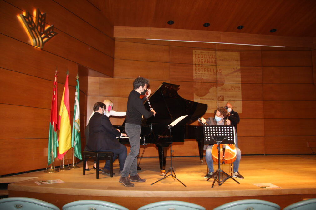 FESTIVAL, TOCANDO LAS ESTRELLAS