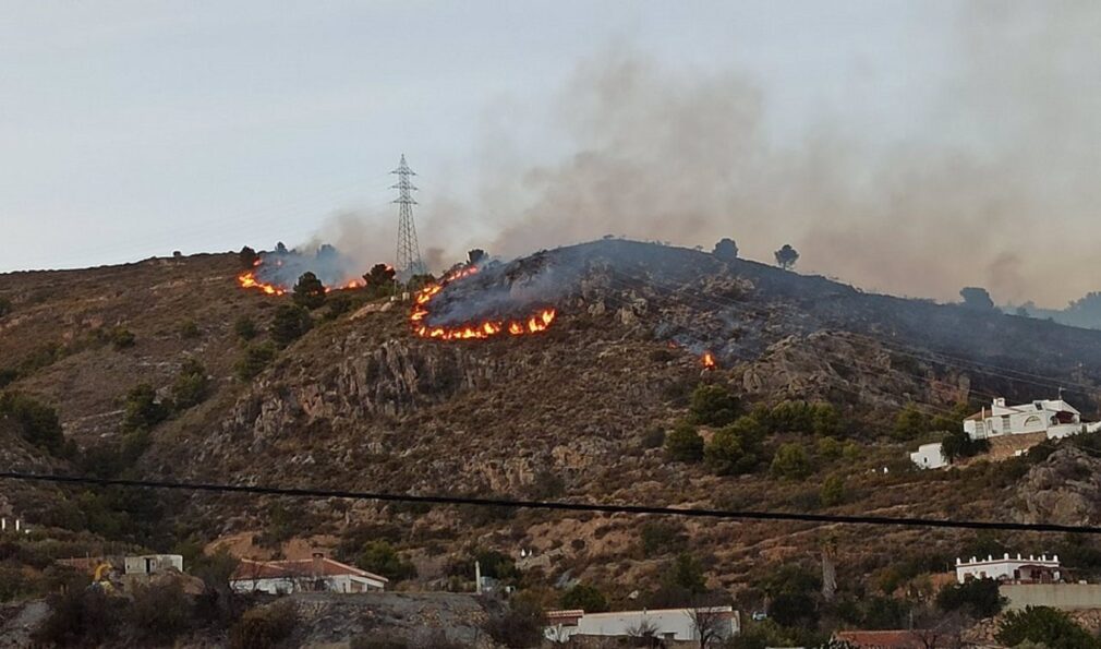 Granada.- Incendios.- Extinguido el incendio forestal de Gualchos, que ha afectado a 150 hectáreas