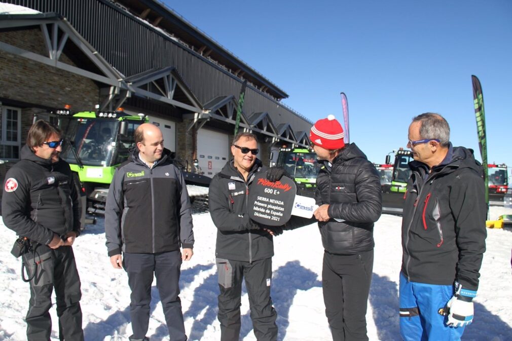 Granada.- Turismo.- Sierra Nevada, primera estación española en incorporar pisapistas híbridas a su flota de máquinas