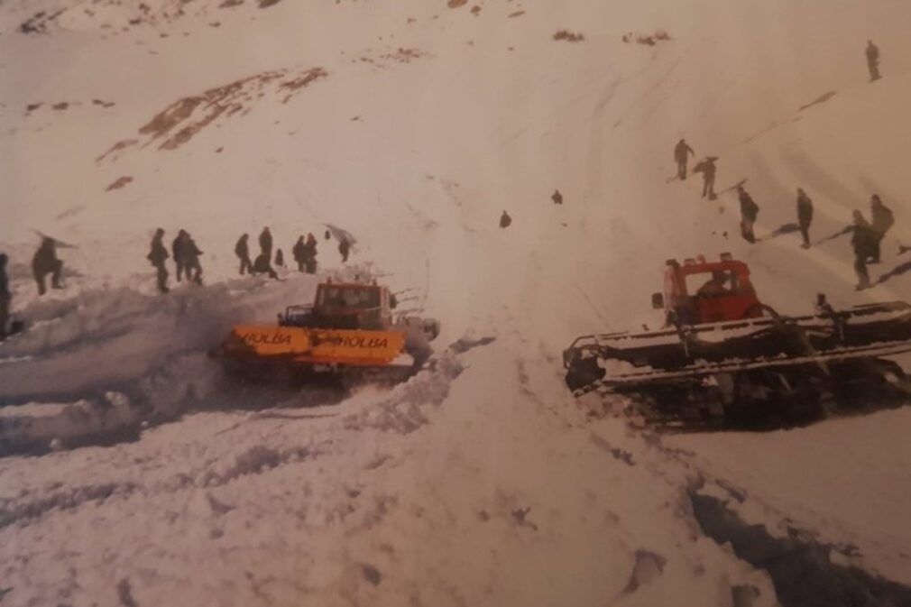 Imagen de las labores de rescate tras la avalancha de 1989 en el Mulhacén que se cobró la vida de seis montañeros galos