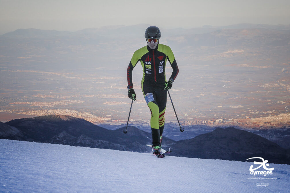 Oriol Cardona Campeonato de España de Esquí de Montaña Sierra Nevada con Granada de fondo
