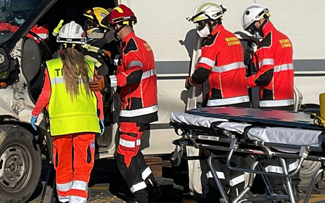 Fallece la persona que trataban de rescatar los Bomberos en un accidente en la GR-30