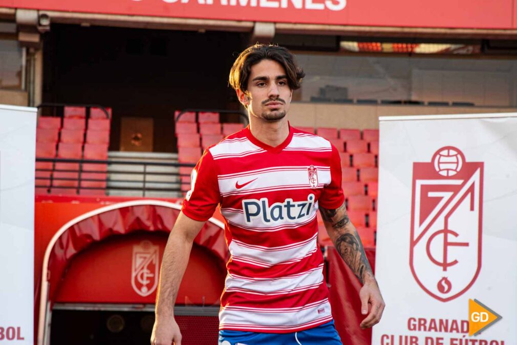 FOTOS Álex Collado, presentado como nuevo jugador del Granada CF-5