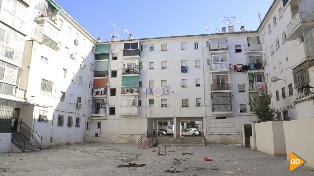 Visita del alcalde al barrio de la Paz Carlos Gijon_-7