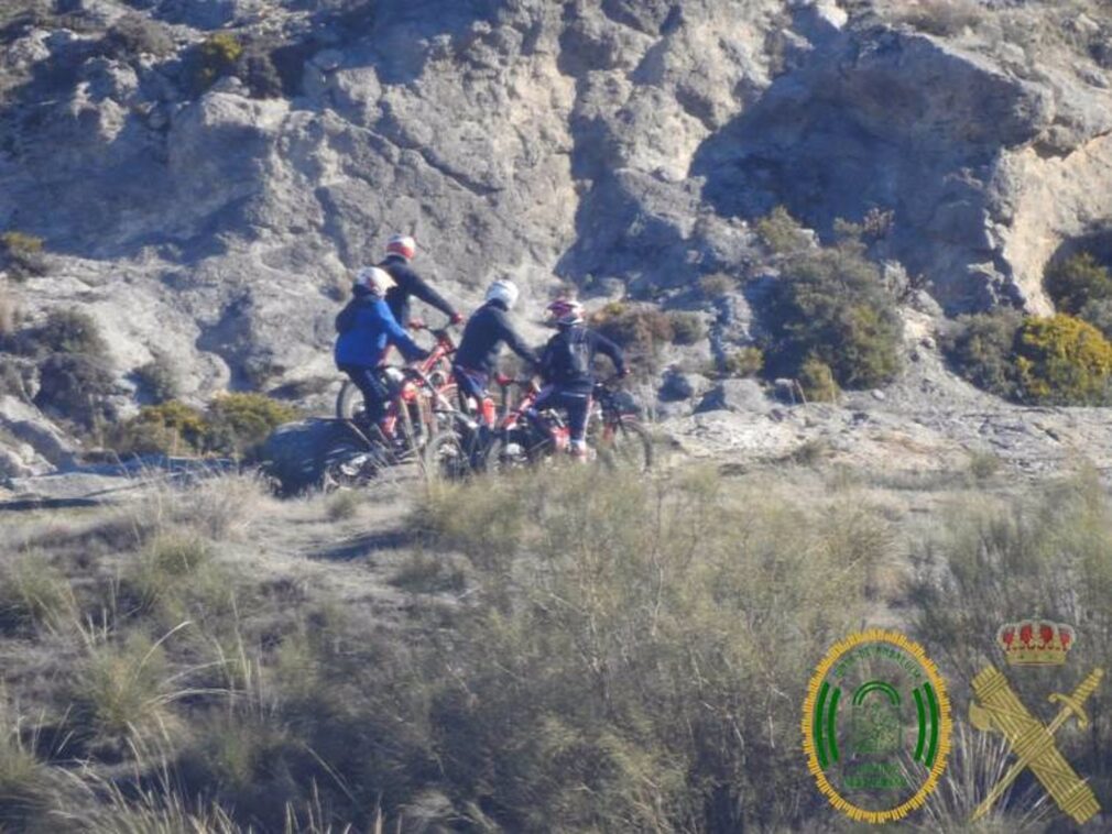 Motoristas espacio natural Sierra Nevada