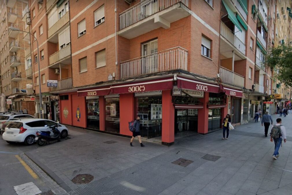 Restaurante 100 Montaditos Camino de Ronda calle Sócrates frente Yo10