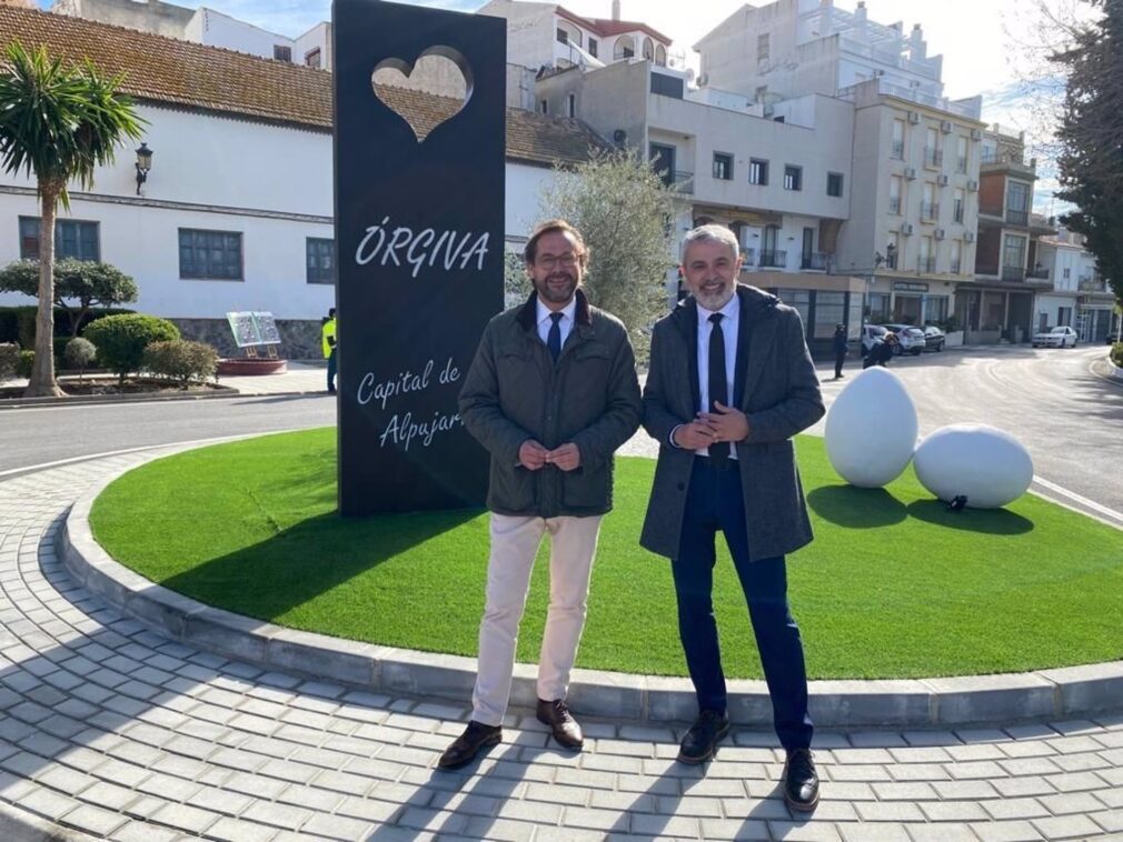 Granada.- La Junta construye una glorieta en Órgiva para mejorar la seguridad vial