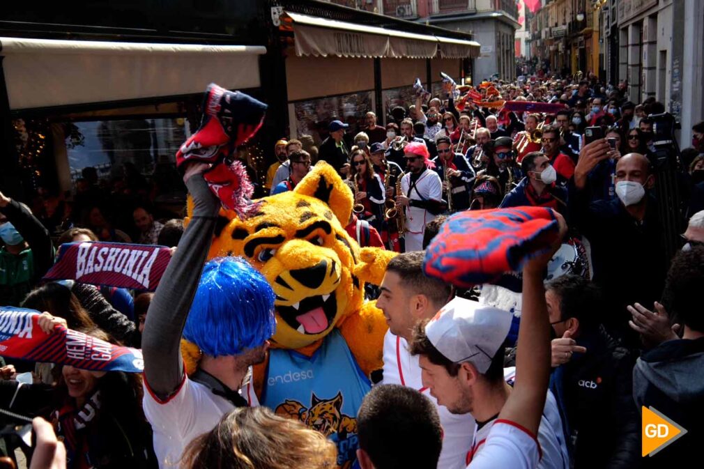 FOTOS Aficionados de los equipos de la Copa del Rey de baloncesto han compartido una divertida jornada (3)