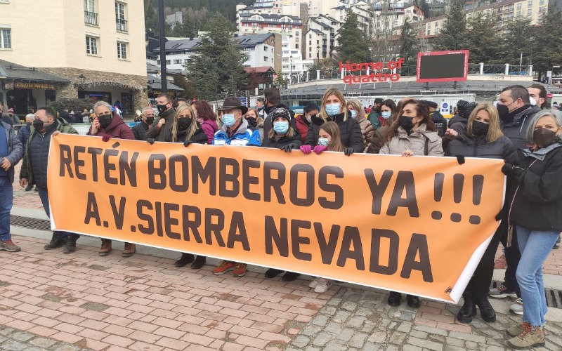 Manifestación PP Partido Popular Granada Retén Bomberos Sierra Nevada