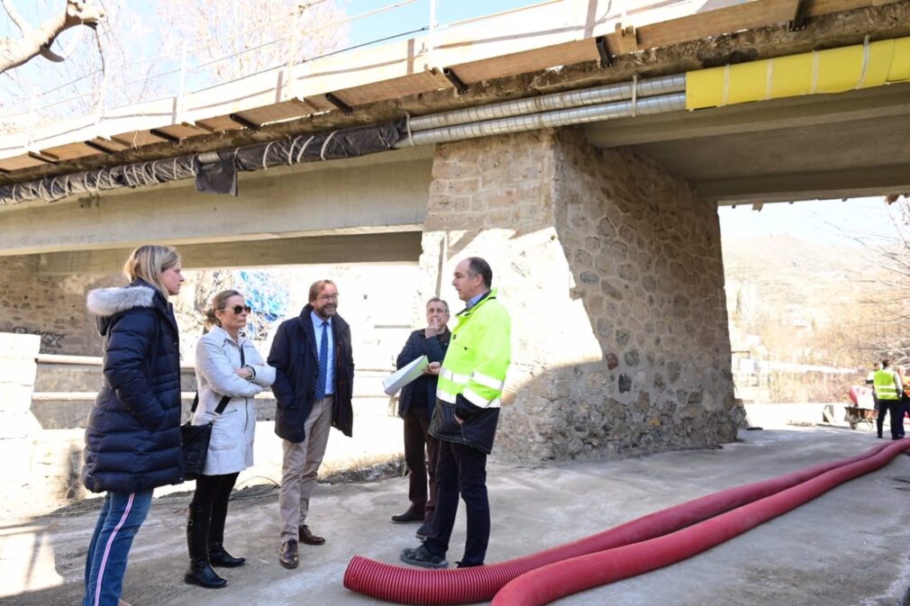 Granada.- Fomento invierte 300.000 euros en mejorar la seguridad vial del Puente de la Duquesa de Pinos Genil