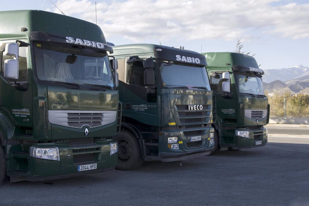 Granada.-Puertos.- Una empresa de transportes que trabaja en el puerto de Motril hace más ecológica su flota de camiones