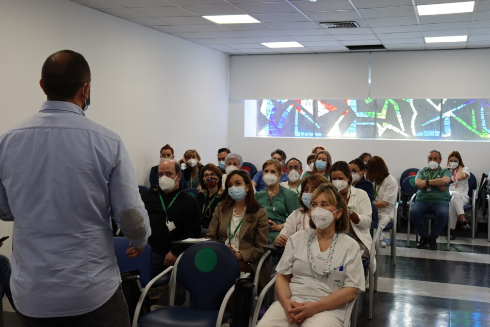 El docente de la Unidad de Prevención de Riesgos Laborales en un momento de la formación