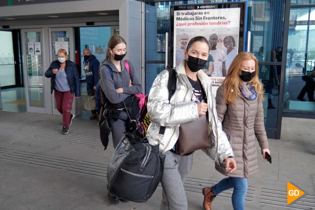 FOTOS Llegan a la estación de tren mujeres ucranianas refugiadas (1)