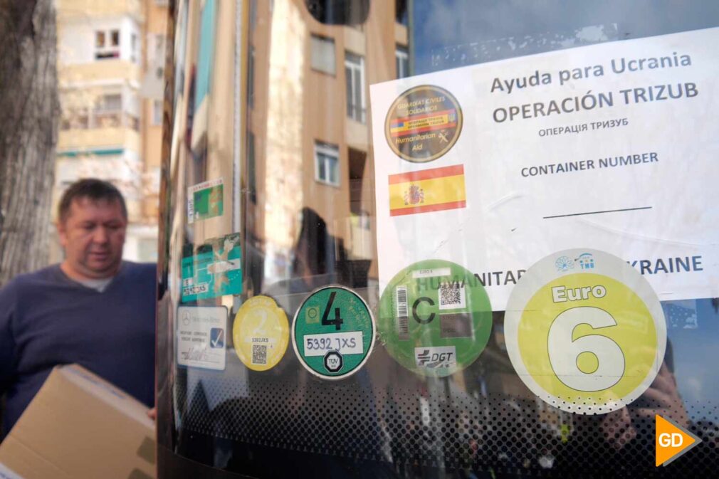 FOTOS Los colectivos de ucranianos en Granada envían un autobús con ayuda y material humanitario a la frontera de Polonia (4)