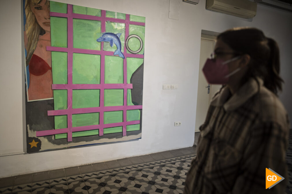 La secretaria general de Innovación Cultural y Museos de la Junta, Mar Sánchez Estrella, inaugura el proyecto expositivo de Iniciarte 'Furtiva', de Pepe Domínguez